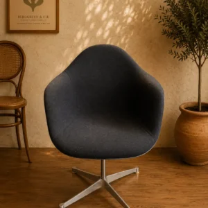 Original Eames Plastic Armchair PACC – Vollgepolsterter Design-Klassiker in Anthrazit